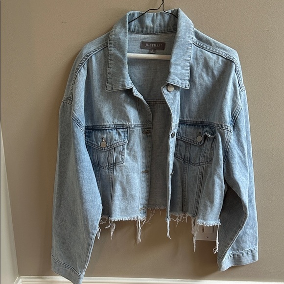 JUSTUSA Cropped Distressed Raw Hem Jean Jacket Size Large - Picture 1 of 10